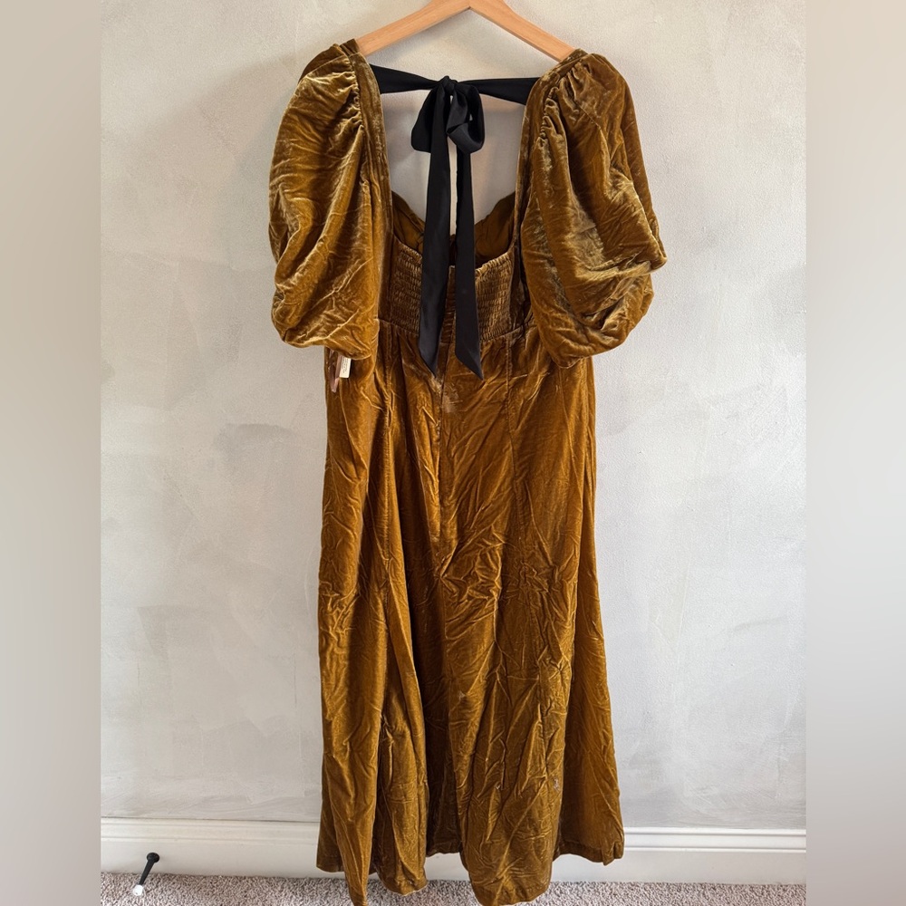 Anthropologie - Luxurious Velvet Maxi Dress in Gold - Size XL (NWT) - Picture 3 of 7